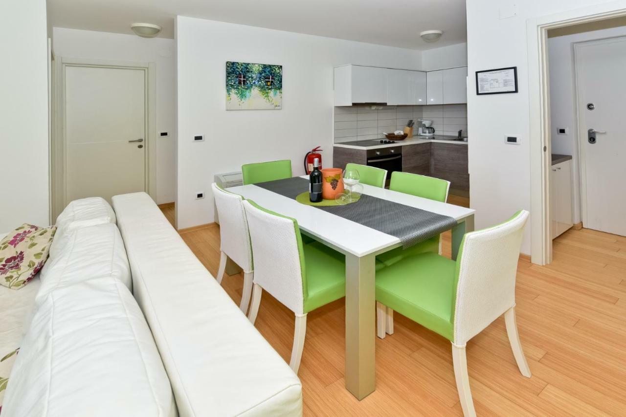 Apartmani Astrado Petrcane Bagian luar foto