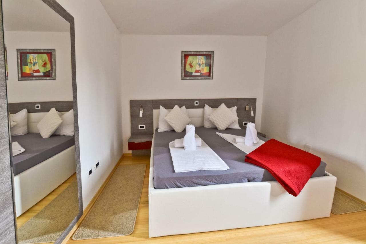 Apartmani Astrado Petrcane Bagian luar foto