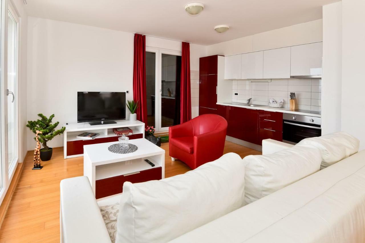 Apartmani Astrado Petrcane Bagian luar foto