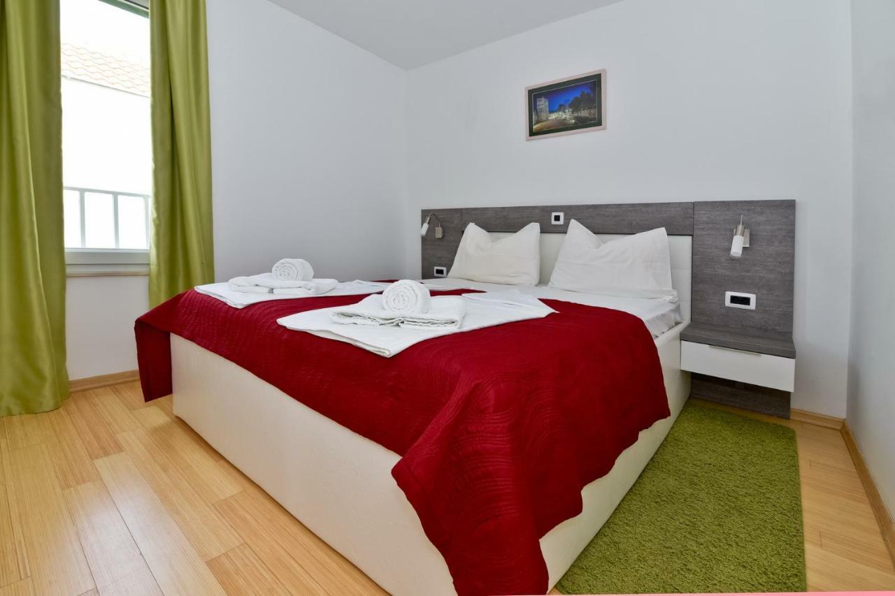 Apartmani Astrado Petrcane Bagian luar foto