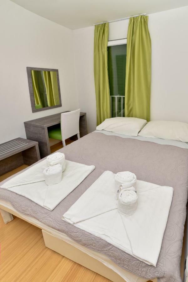 Apartmani Astrado Petrcane Bagian luar foto